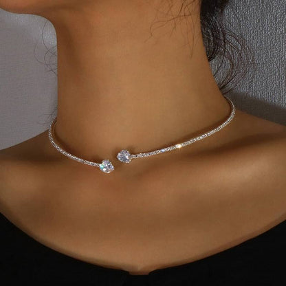 Elegant silver collar necklace with leaf pendant and pearl chain